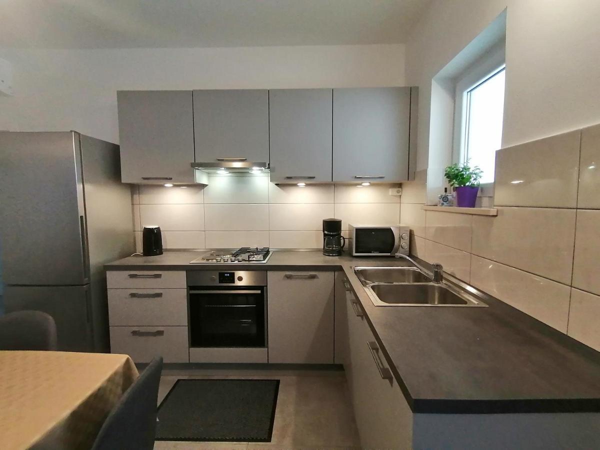 Holiday Apartment Dunja พูลา ภายนอก รูปภาพ