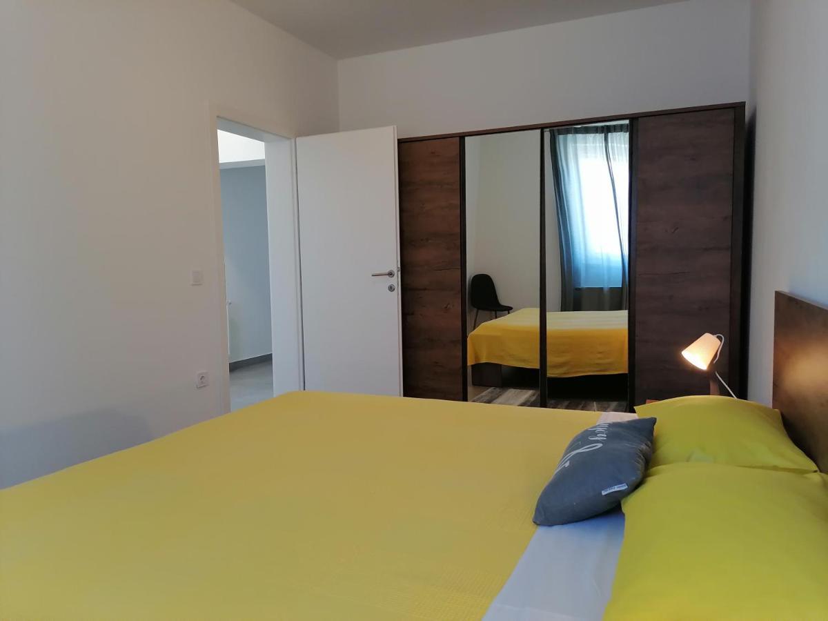 Holiday Apartment Dunja พูลา ภายนอก รูปภาพ