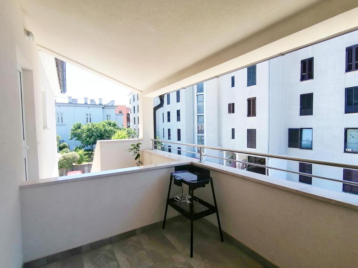 Holiday Apartment Dunja พูลา ภายนอก รูปภาพ