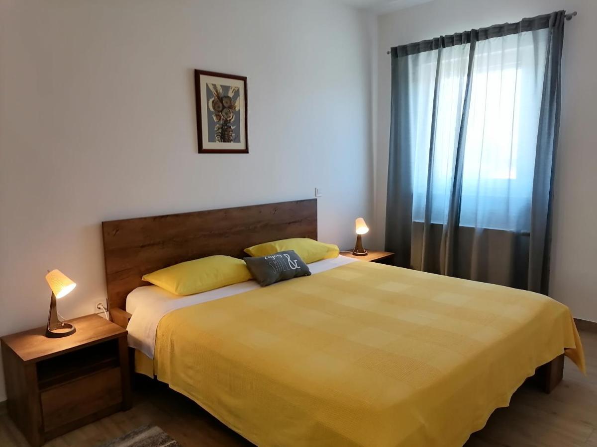 Holiday Apartment Dunja พูลา ภายนอก รูปภาพ