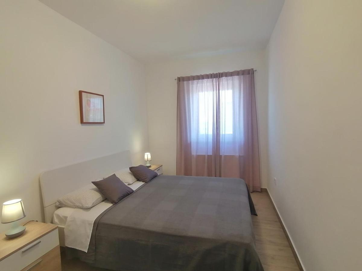 Holiday Apartment Dunja พูลา ภายนอก รูปภาพ