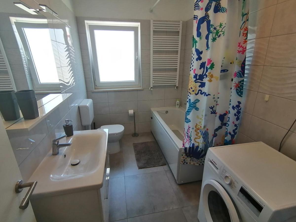 Holiday Apartment Dunja พูลา ภายนอก รูปภาพ