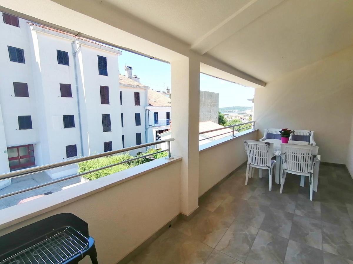 Holiday Apartment Dunja พูลา ภายนอก รูปภาพ