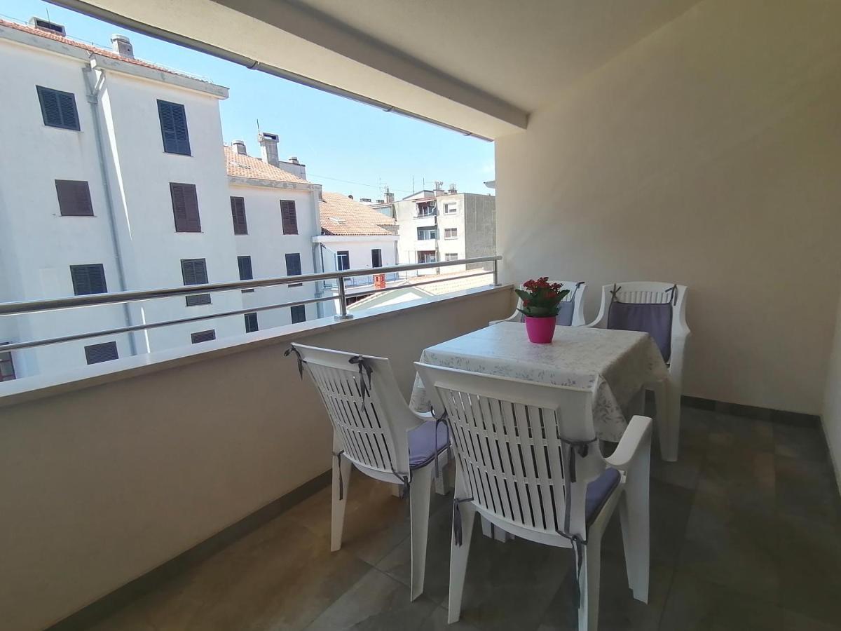 Holiday Apartment Dunja พูลา ภายนอก รูปภาพ